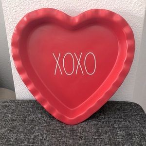 Rae Dunn XOXO heart shaped pie dish